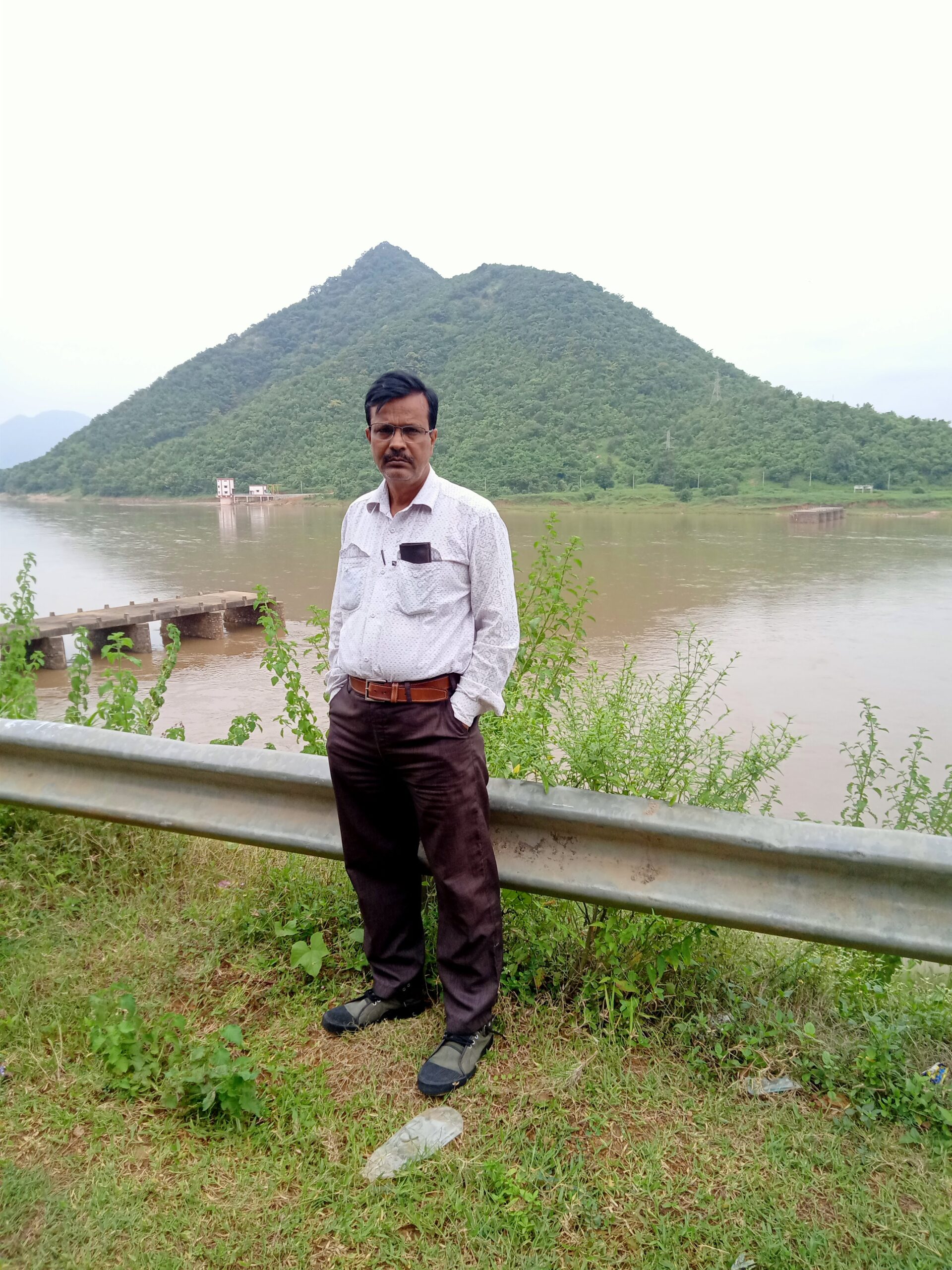 Visiting to Nuapada chicken identification under odisha govt 1 scaled